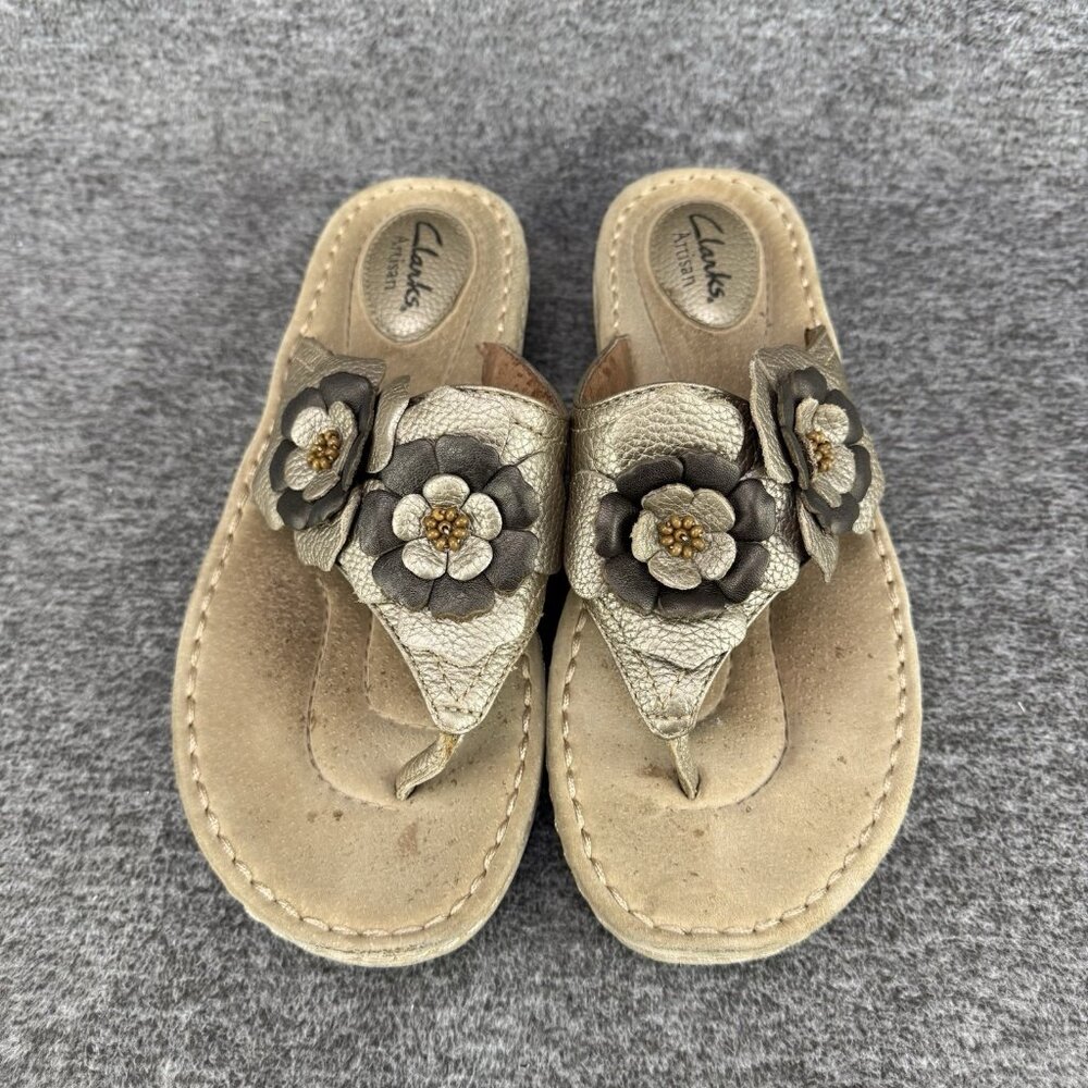 ✅ Womens 8.5M Clarks Artisan Thong Wedge Sandals Flower Detail Gold/Brown - Picture 6 of 10